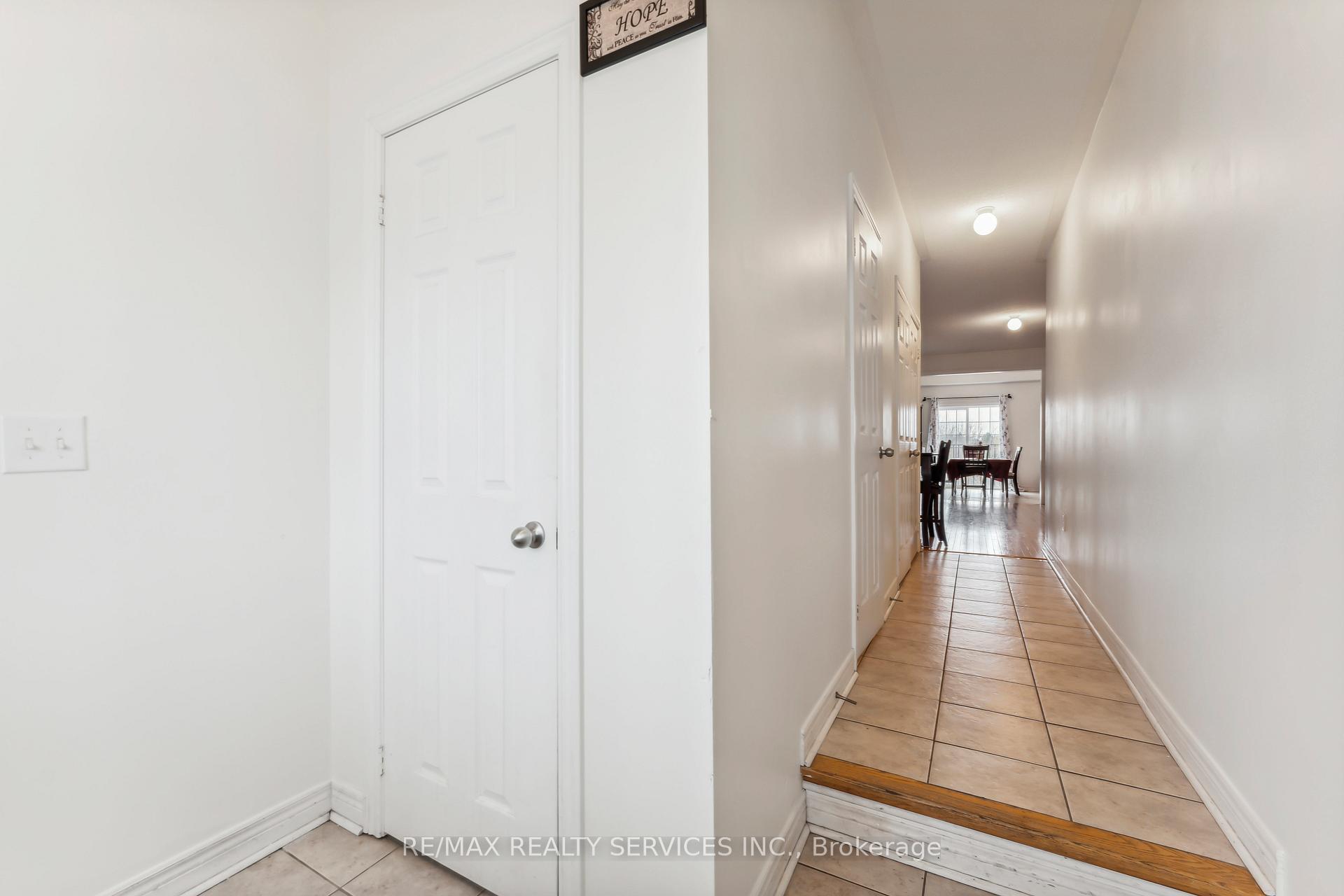 Photo 6 of 9716 Mclaughlin Road, Brampton, Fletcher's Creek Village — HOMEH