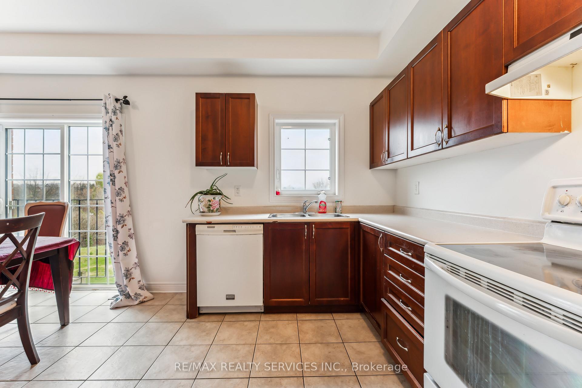 Photo 10 of 9716 Mclaughlin Road, Brampton, Fletcher's Creek Village — HOMEH
