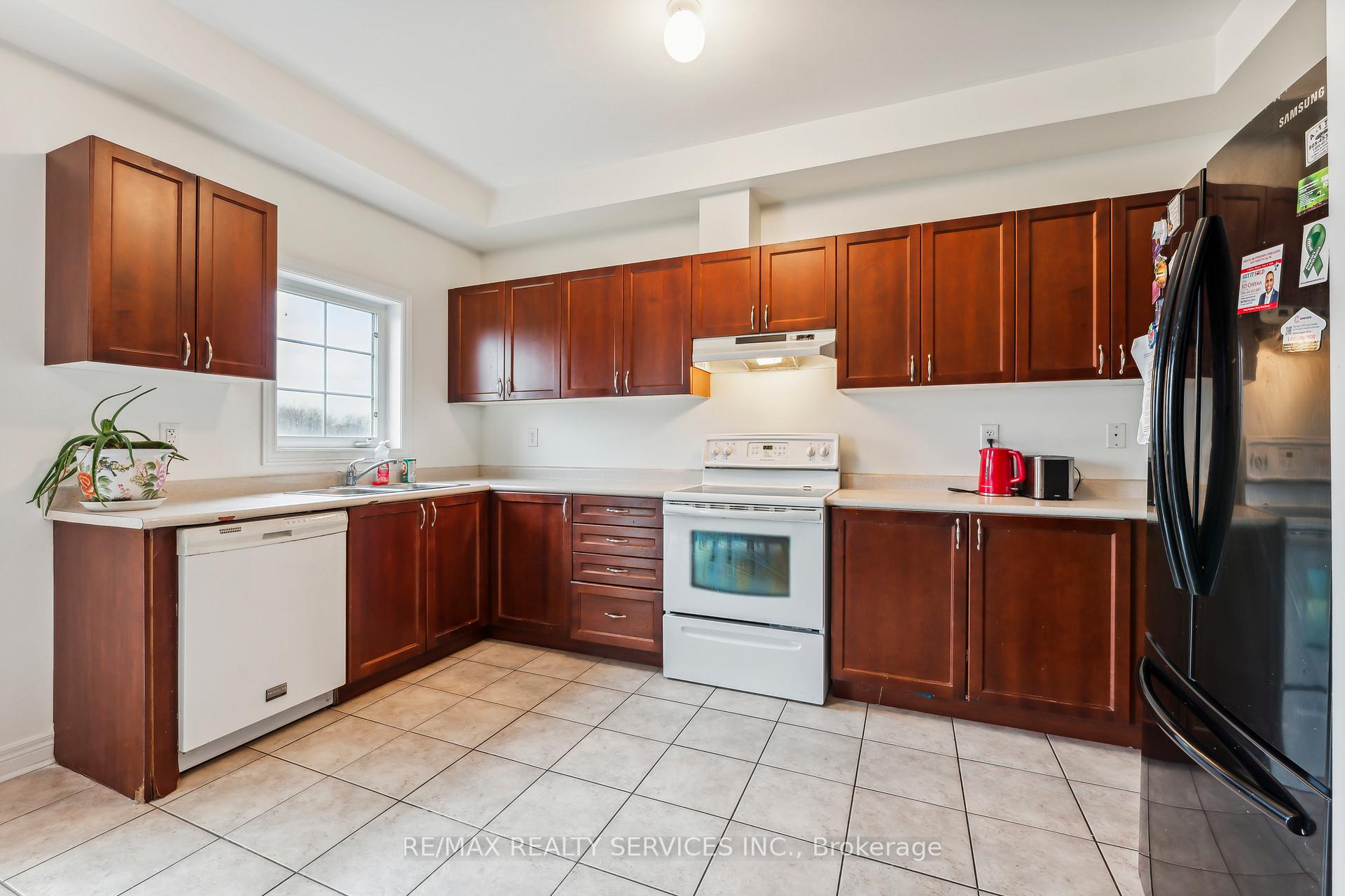 Photo 13 of 9716 Mclaughlin Road, Brampton, Fletcher's Creek Village — HOMEH