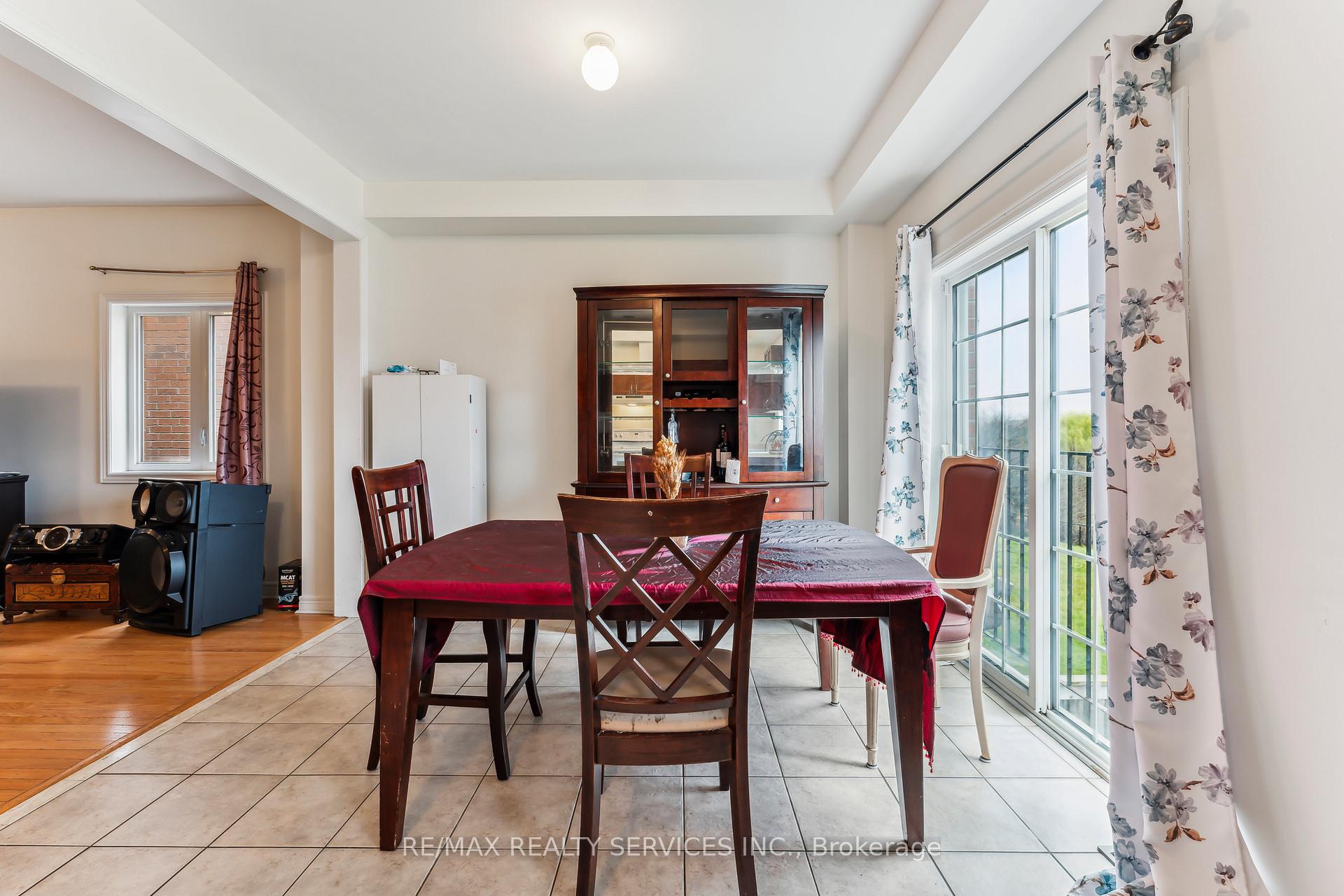 Photo 14 of 9716 Mclaughlin Road, Brampton, Fletcher's Creek Village — HOMEH