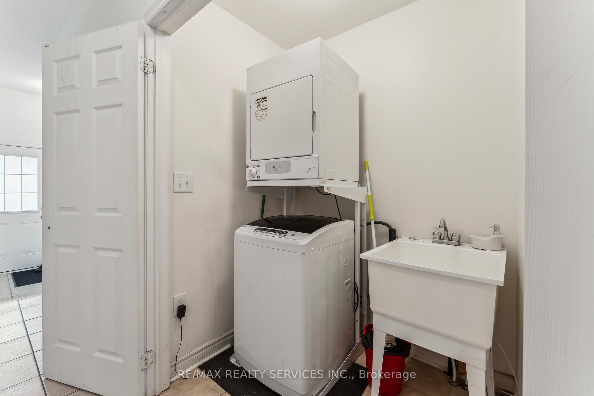 Photo 16 of 9716 Mclaughlin Road, Brampton, Fletcher's Creek Village — HOMEH
