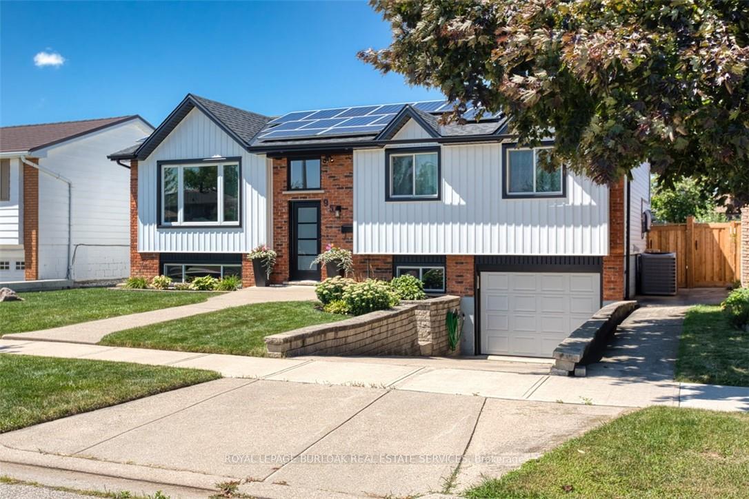 Photo 3 of 95 Eastbury Drive, Hamilton, Stoney Creek — HOMEH