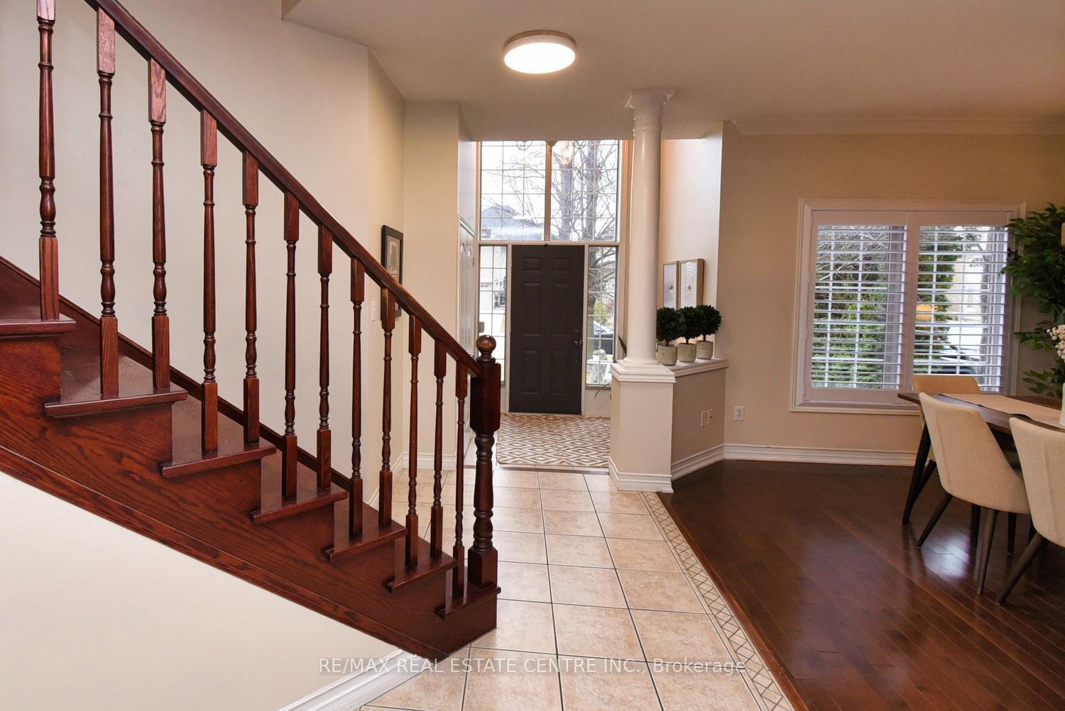 Photo 4 of 47 Surrey Drive, Hamilton, Meadowlands — HOMEH