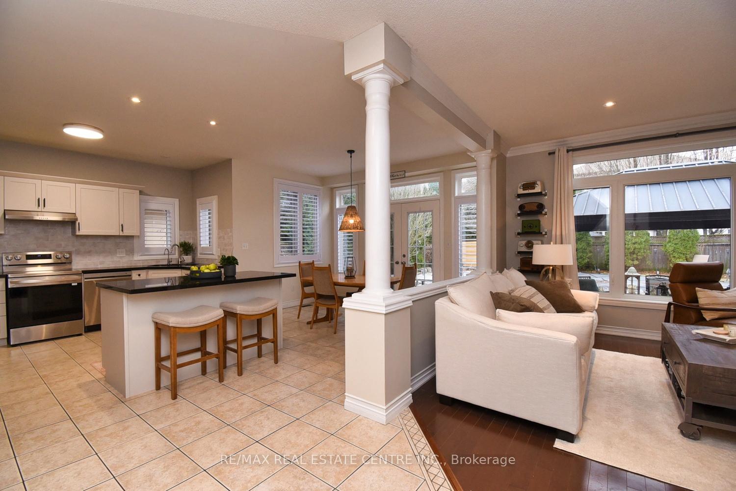 Photo 5 of 47 Surrey Drive, Hamilton, Meadowlands — HOMEH