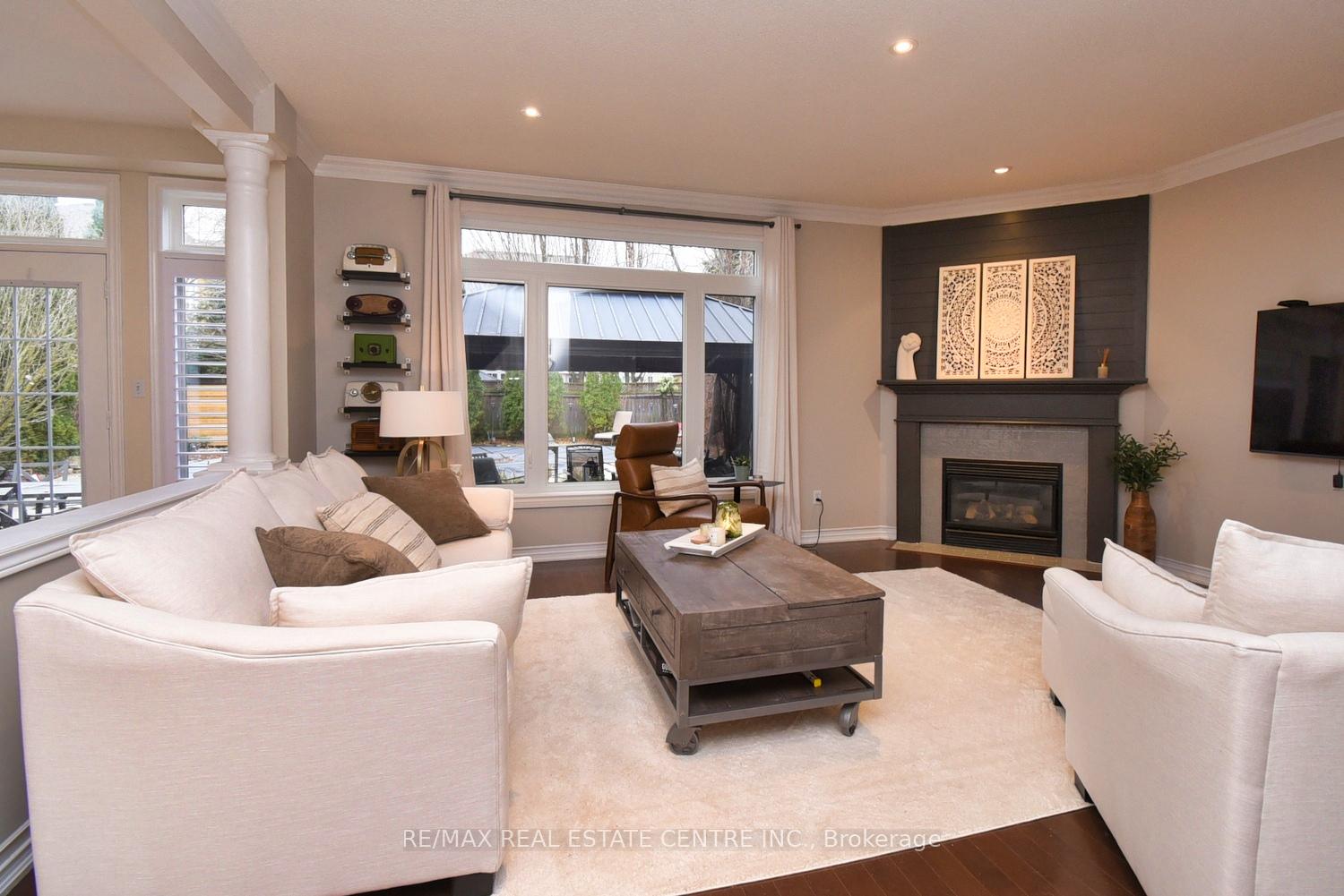 Photo 6 of 47 Surrey Drive, Hamilton, Meadowlands — HOMEH