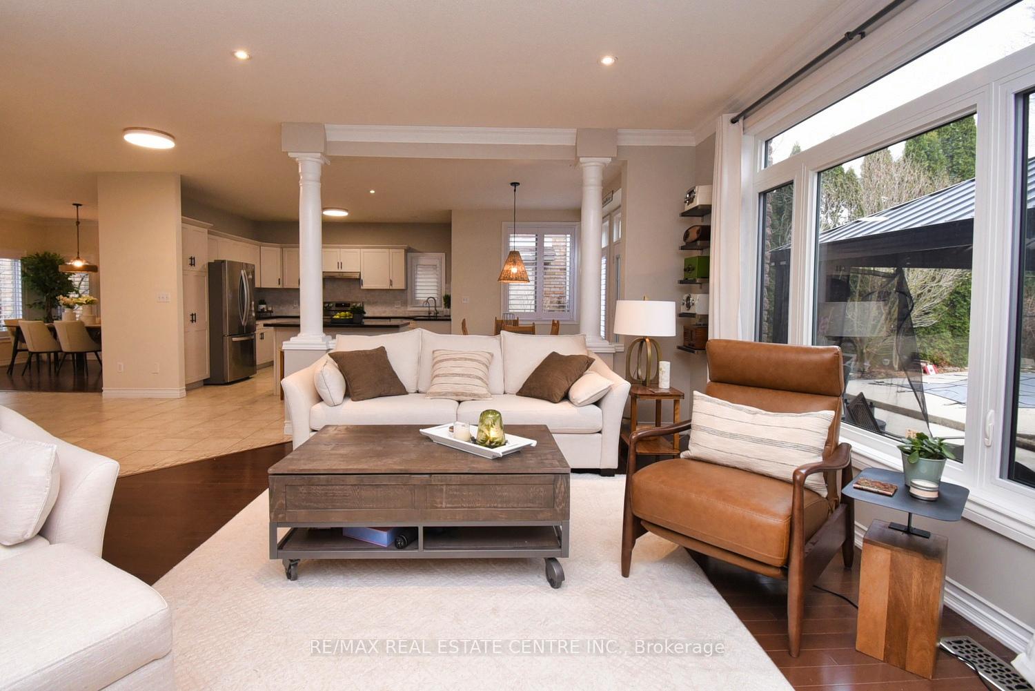 Photo 7 of 47 Surrey Drive, Hamilton, Meadowlands — HOMEH