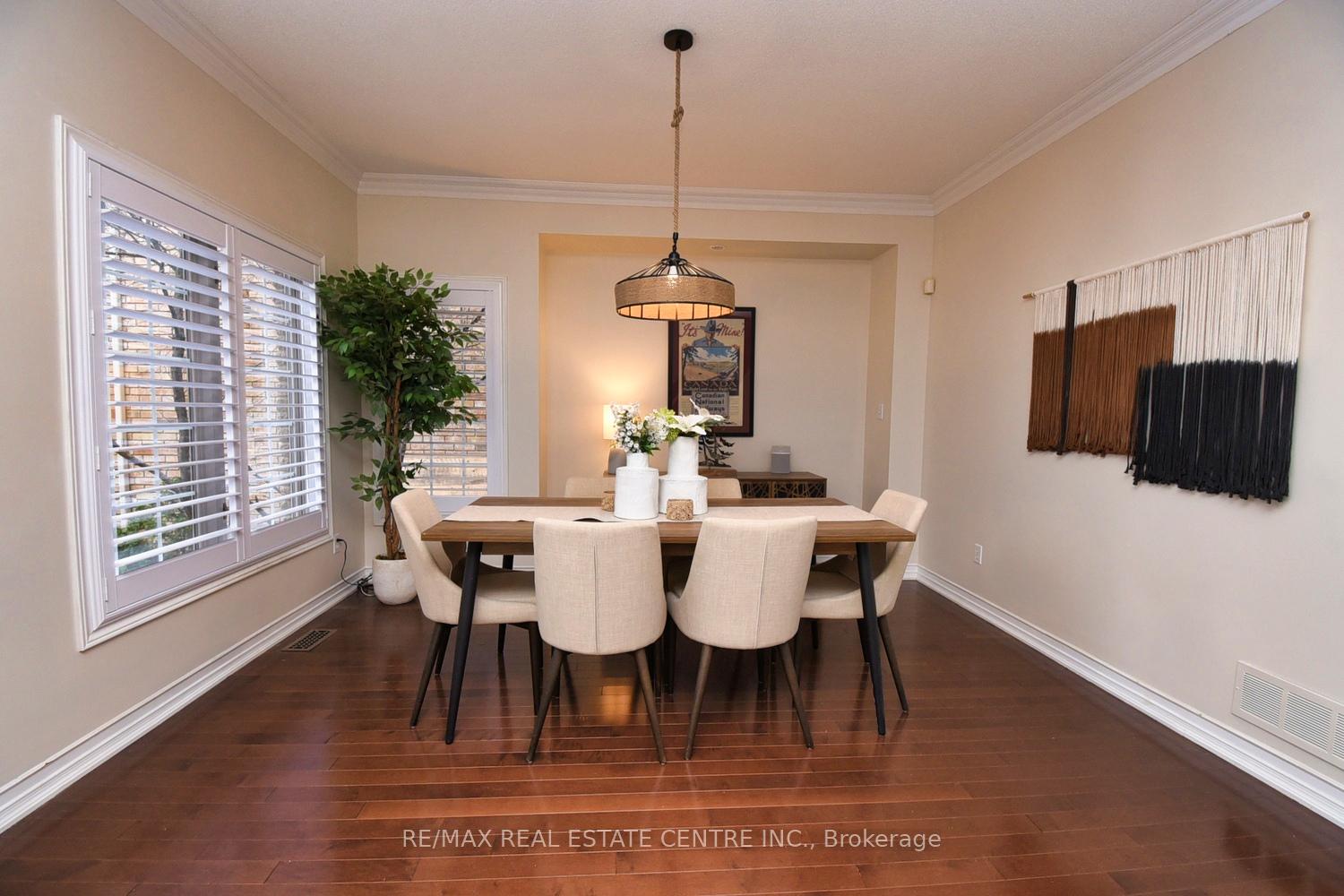 Photo 9 of 47 Surrey Drive, Hamilton, Meadowlands — HOMEH
