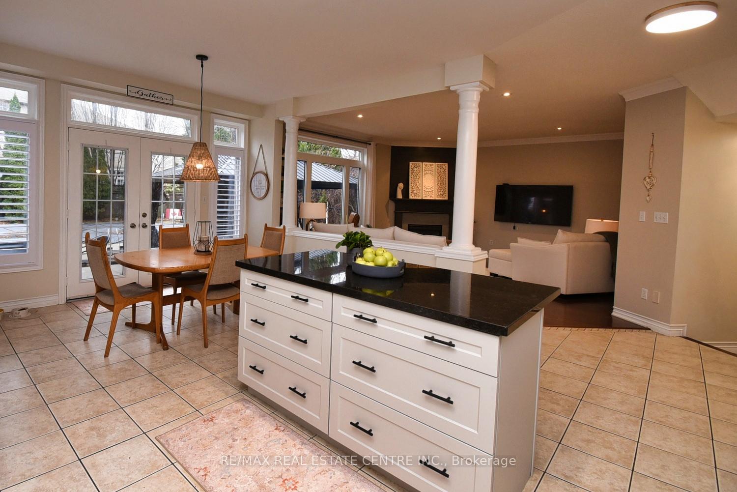 Photo 15 of 47 Surrey Drive, Hamilton, Meadowlands — HOMEH