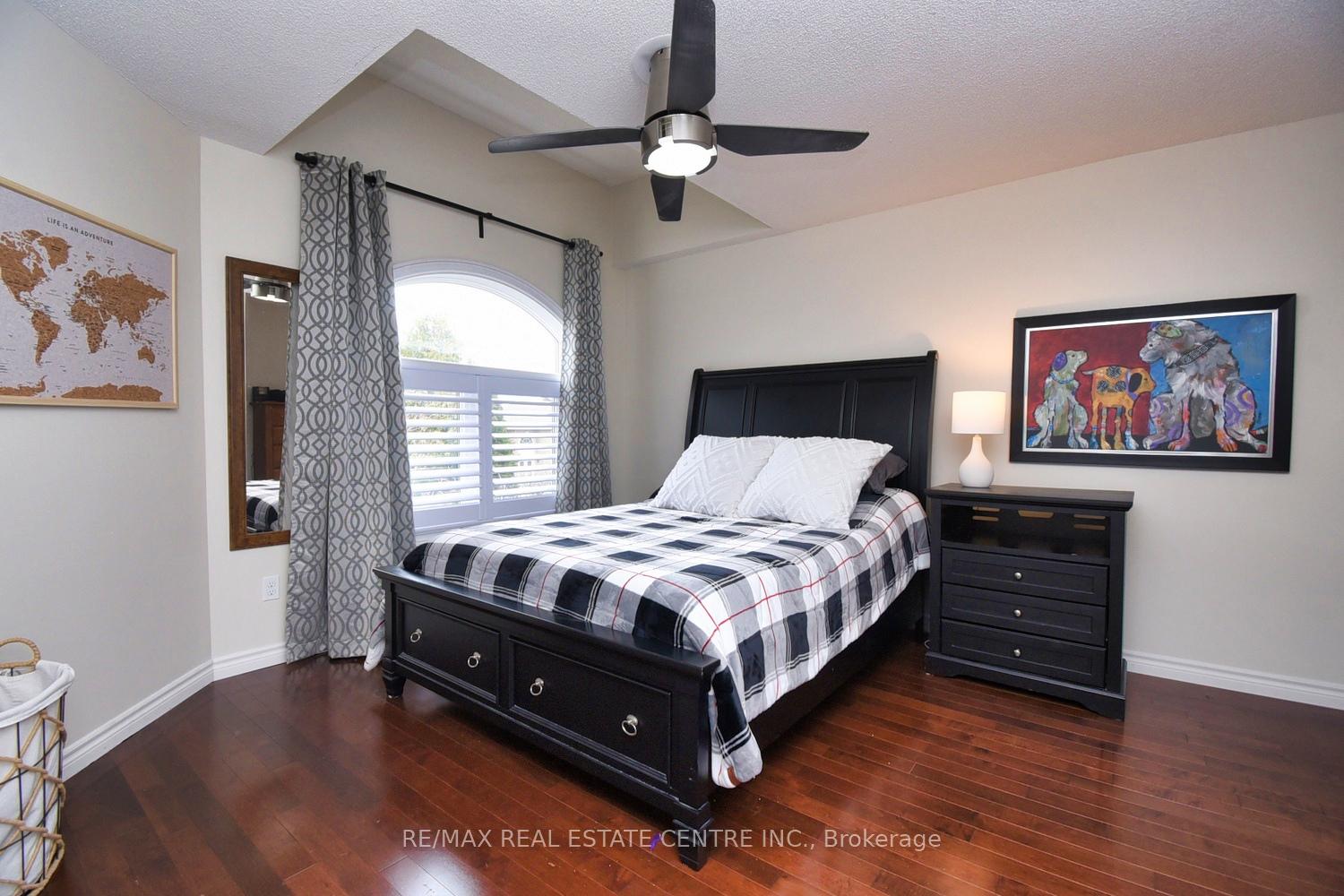 Photo 28 of 47 Surrey Drive, Hamilton, Meadowlands — HOMEH