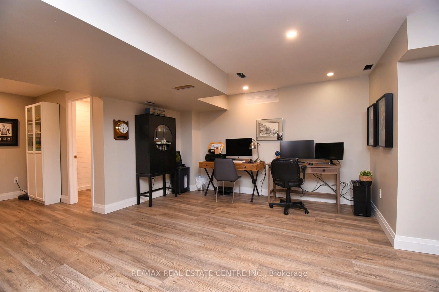 Photo 33 of 47 Surrey Drive, Hamilton, Meadowlands — HOMEH