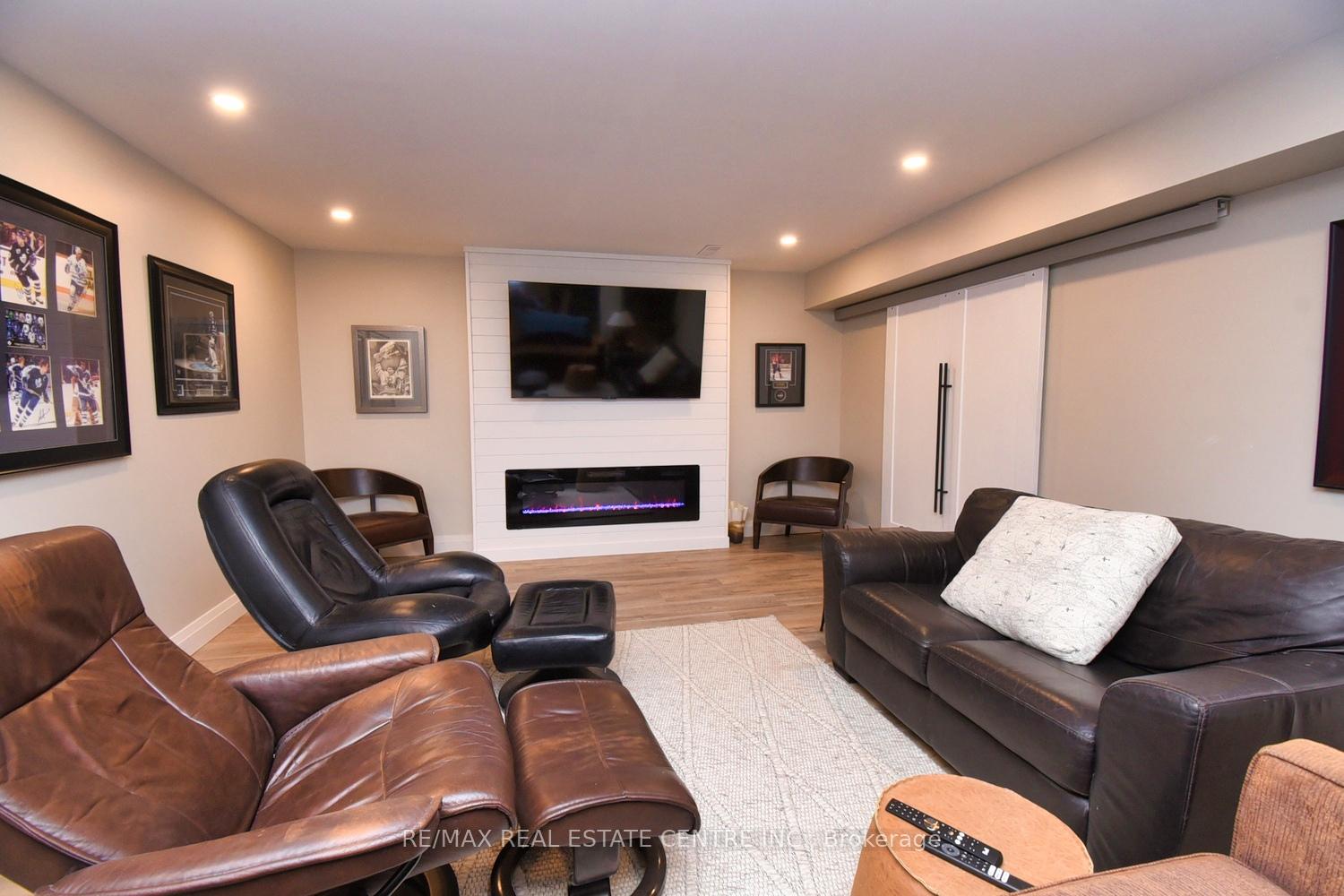 Photo 34 of 47 Surrey Drive, Hamilton, Meadowlands — HOMEH