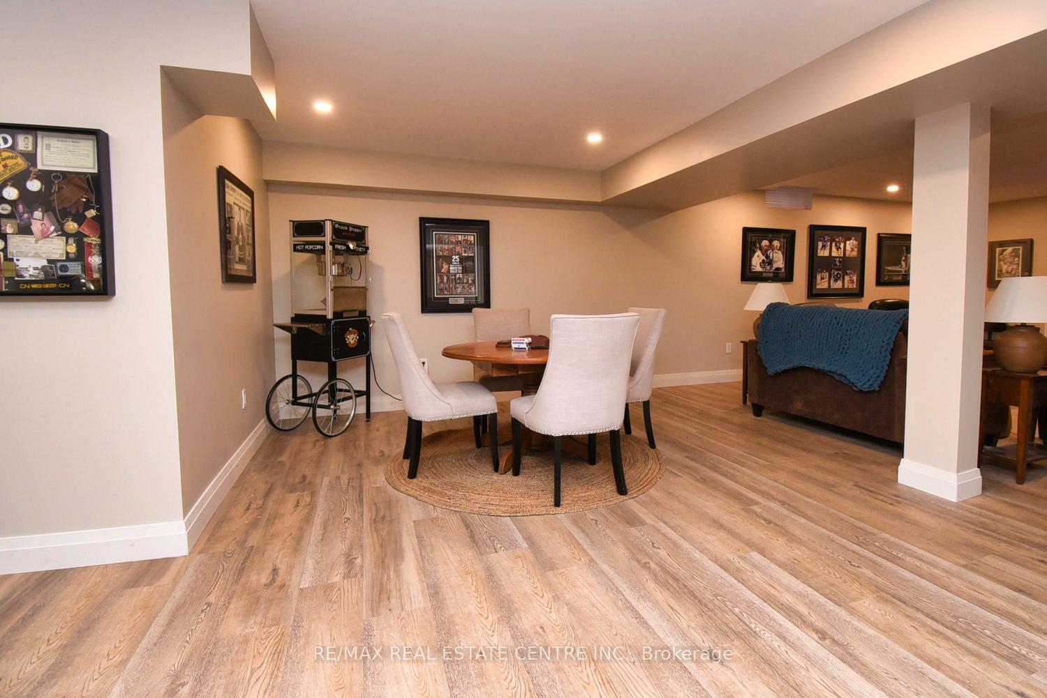 Photo 35 of 47 Surrey Drive, Hamilton, Meadowlands — HOMEH