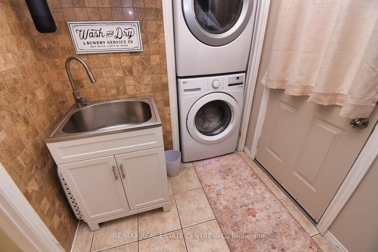 Photo 36 of 47 Surrey Drive, Hamilton, Meadowlands — HOMEH