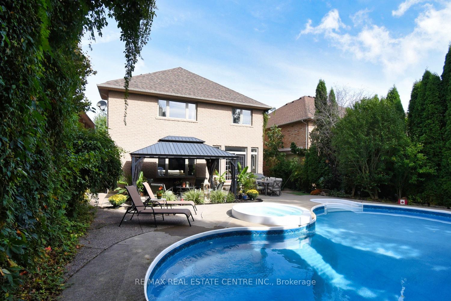 Photo 37 of 47 Surrey Drive, Hamilton, Meadowlands — HOMEH