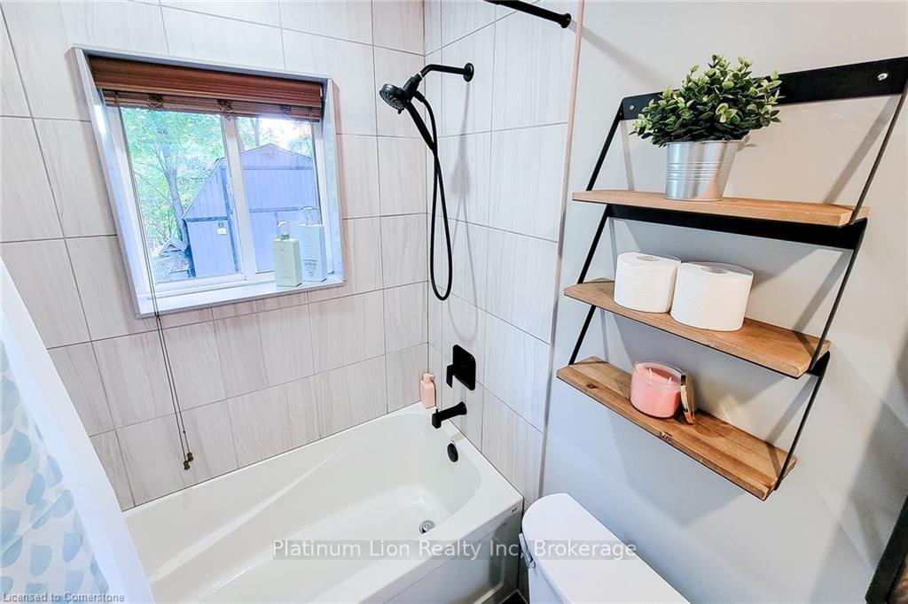 Photo 16 of 49 Aberdeen Avenue, Hamilton, Mount Hope — HOMEH