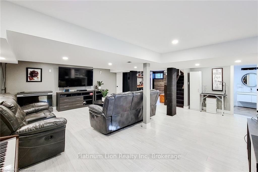Photo 18 of 49 Aberdeen Avenue, Hamilton, Mount Hope — HOMEH