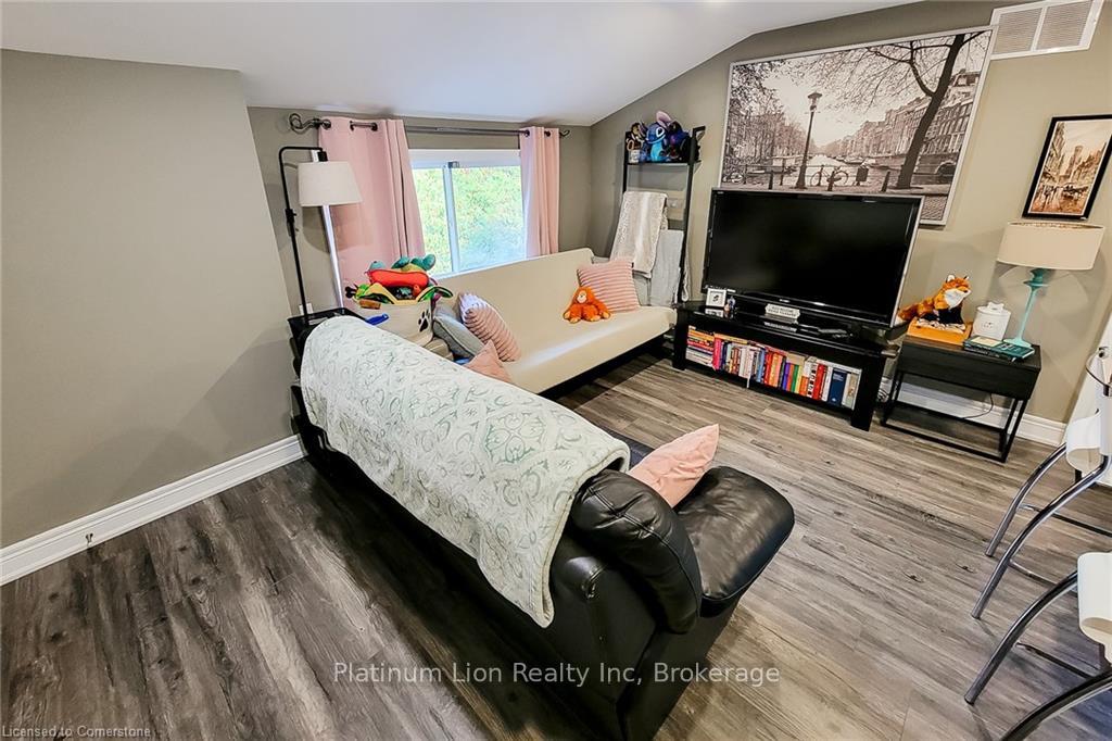 Photo 32 of 49 Aberdeen Avenue, Hamilton, Mount Hope — HOMEH