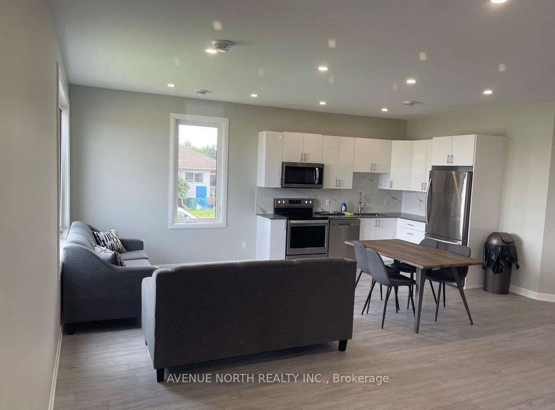 Photo 3 of Unit A, 876 Baseline Road, Ottawa, City View/Skyline/Fisher Heights/Parkwood Hills — HOMEH
