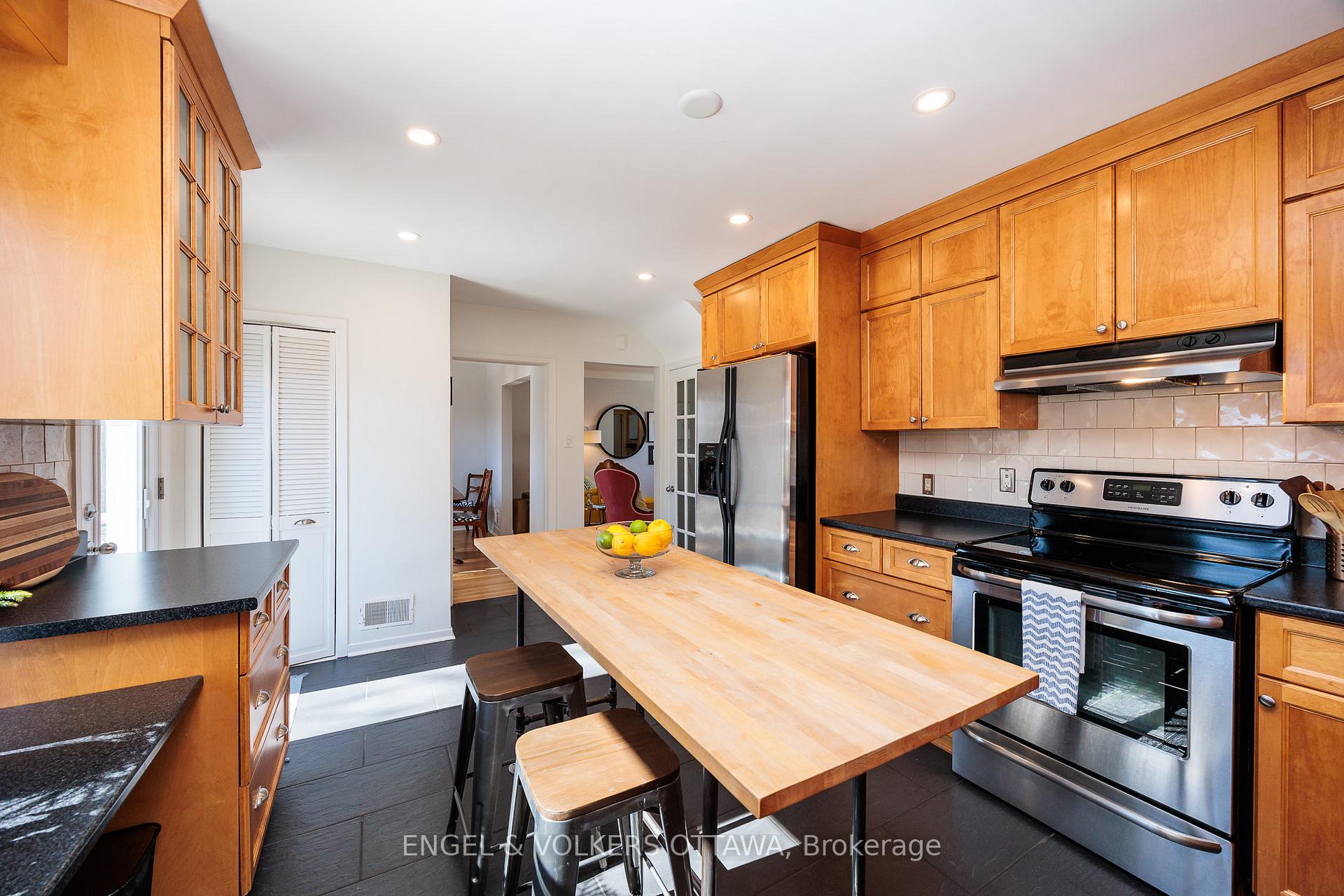 Photo 17 of 1180 Emperor Avenue, Ottawa, Carlington — HOMEH