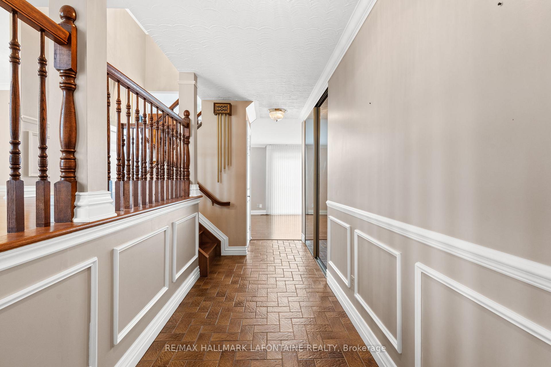 Photo 4 of 6427 Russell Road, Ottawa, Carlsbad Springs — HOMEH