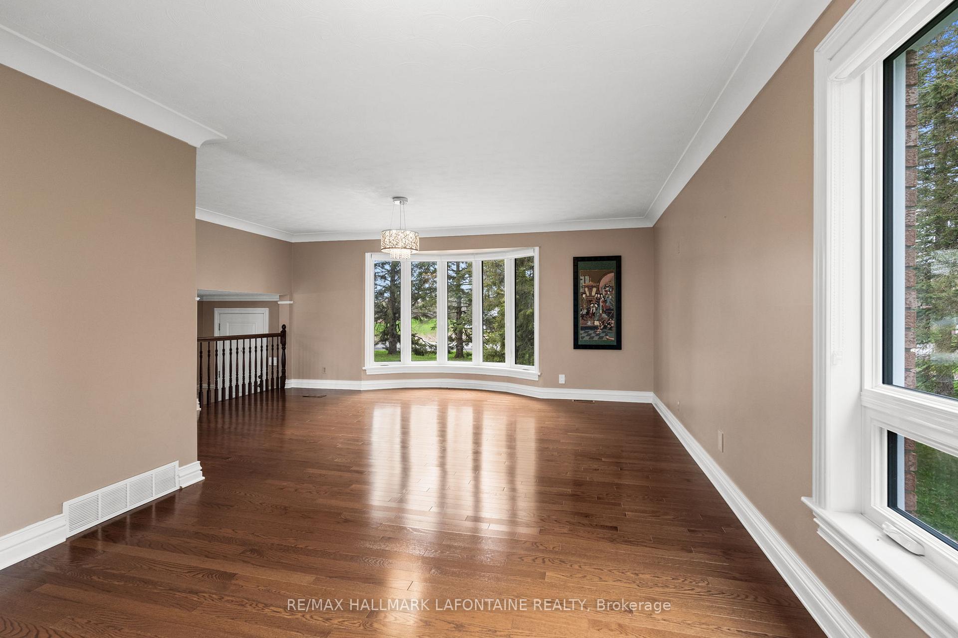 Photo 5 of 6427 Russell Road, Ottawa, Carlsbad Springs — HOMEH