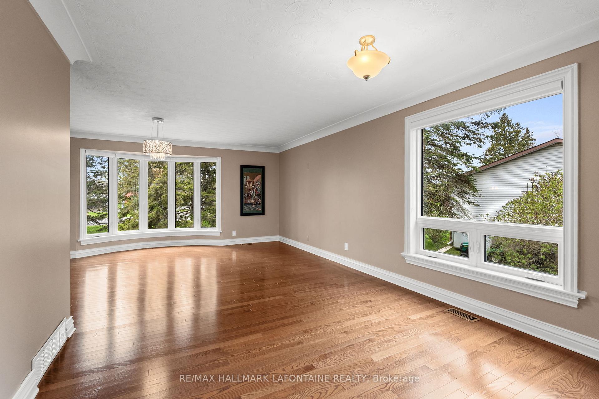 Photo 7 of 6427 Russell Road, Ottawa, Carlsbad Springs — HOMEH