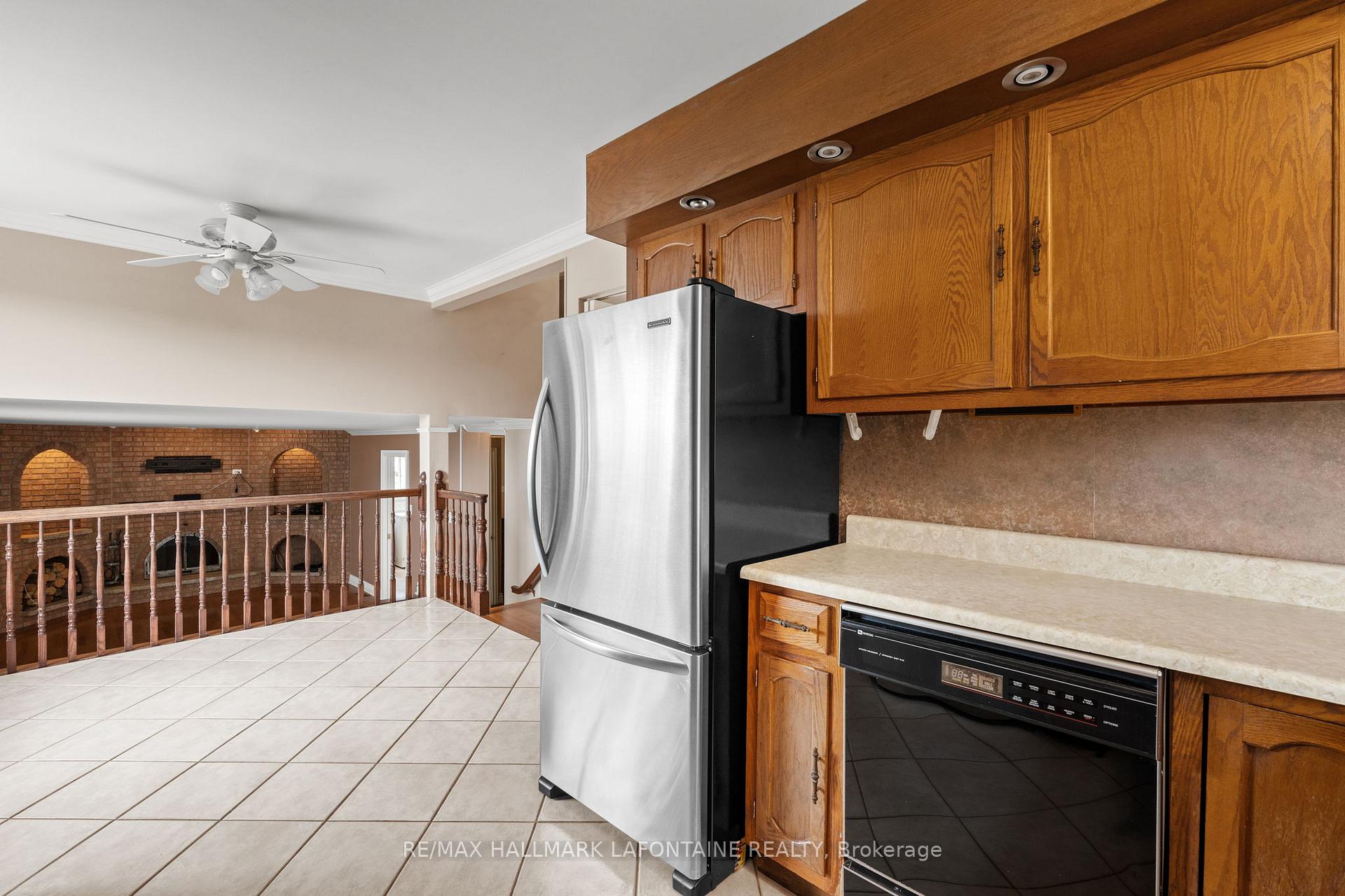 Photo 10 of 6427 Russell Road, Ottawa, Carlsbad Springs — HOMEH