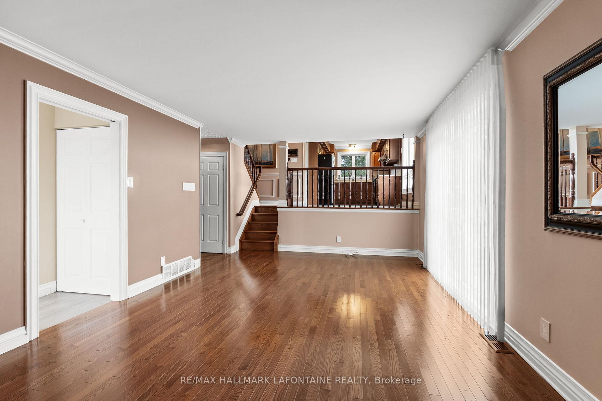 Photo 12 of 6427 Russell Road, Ottawa, Carlsbad Springs — HOMEH
