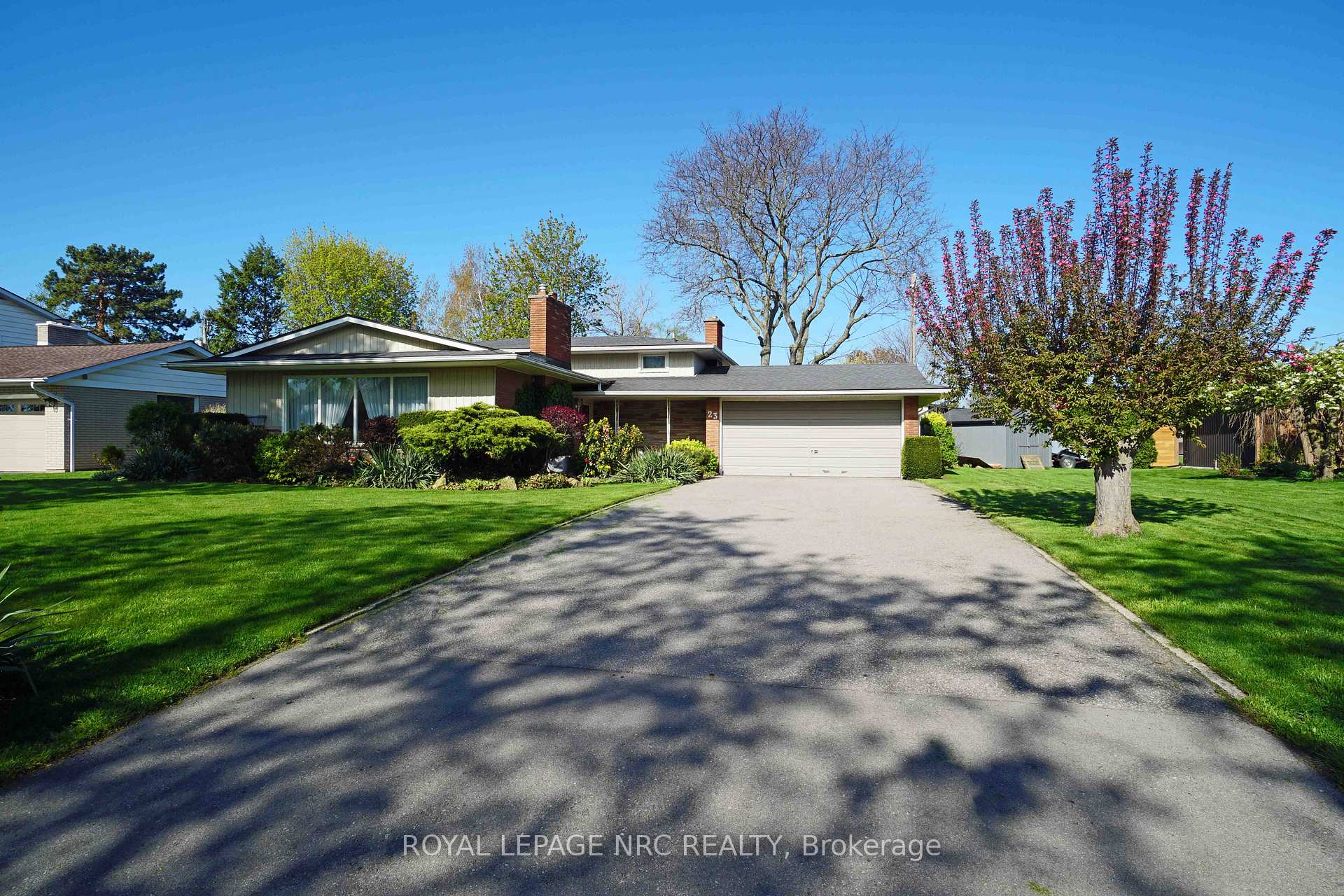 Photo 4 of 23 Gordon Place, St. Catharines, Vine/Linwell — HOMEH