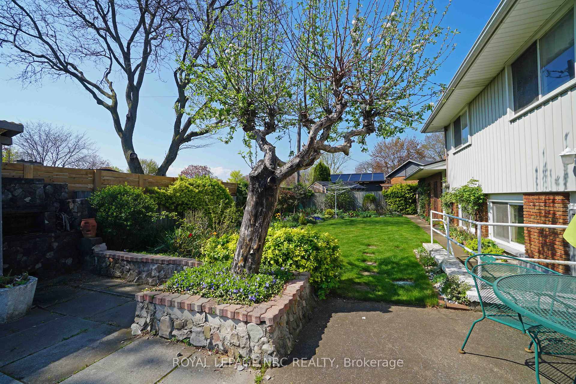 Photo 7 of 23 Gordon Place, St. Catharines, Vine/Linwell — HOMEH