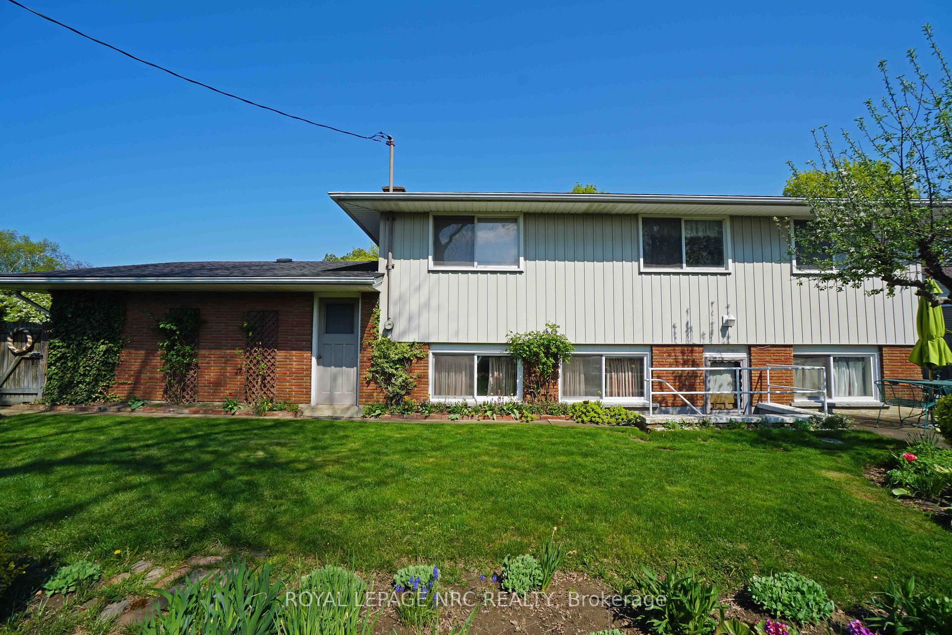 Photo 8 of 23 Gordon Place, St. Catharines, Vine/Linwell — HOMEH