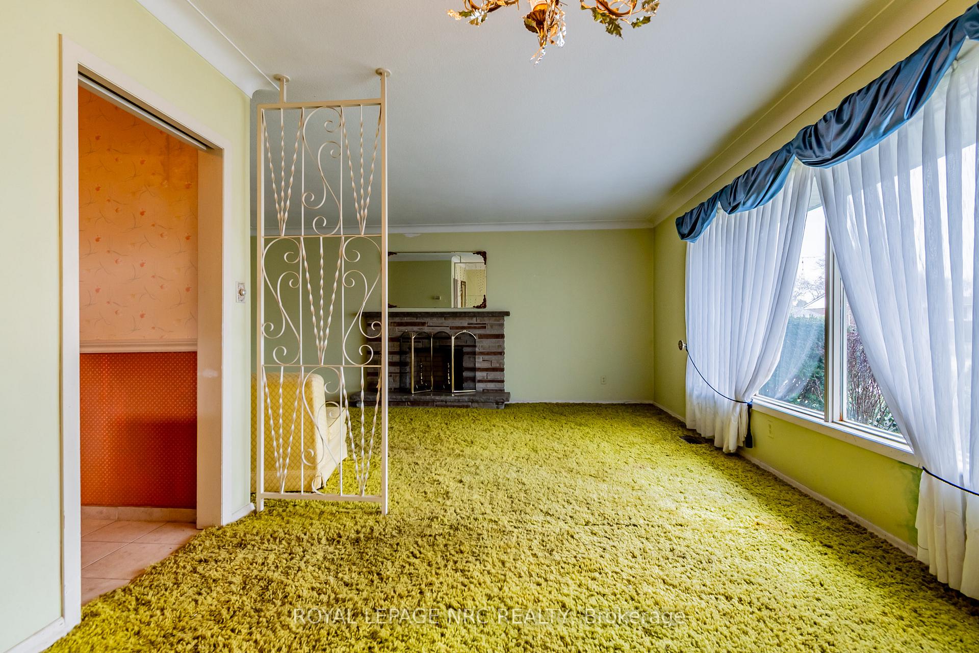 Photo 12 of 23 Gordon Place, St. Catharines, Vine/Linwell — HOMEH