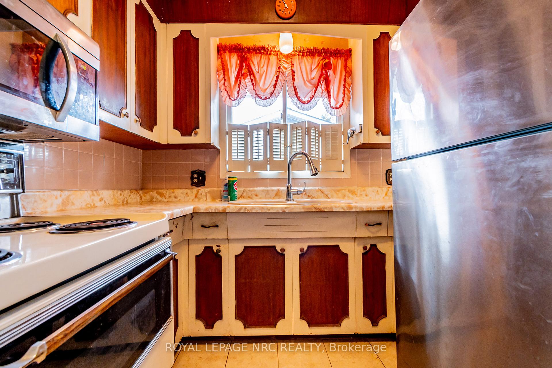 Photo 15 of 23 Gordon Place, St. Catharines, Vine/Linwell — HOMEH