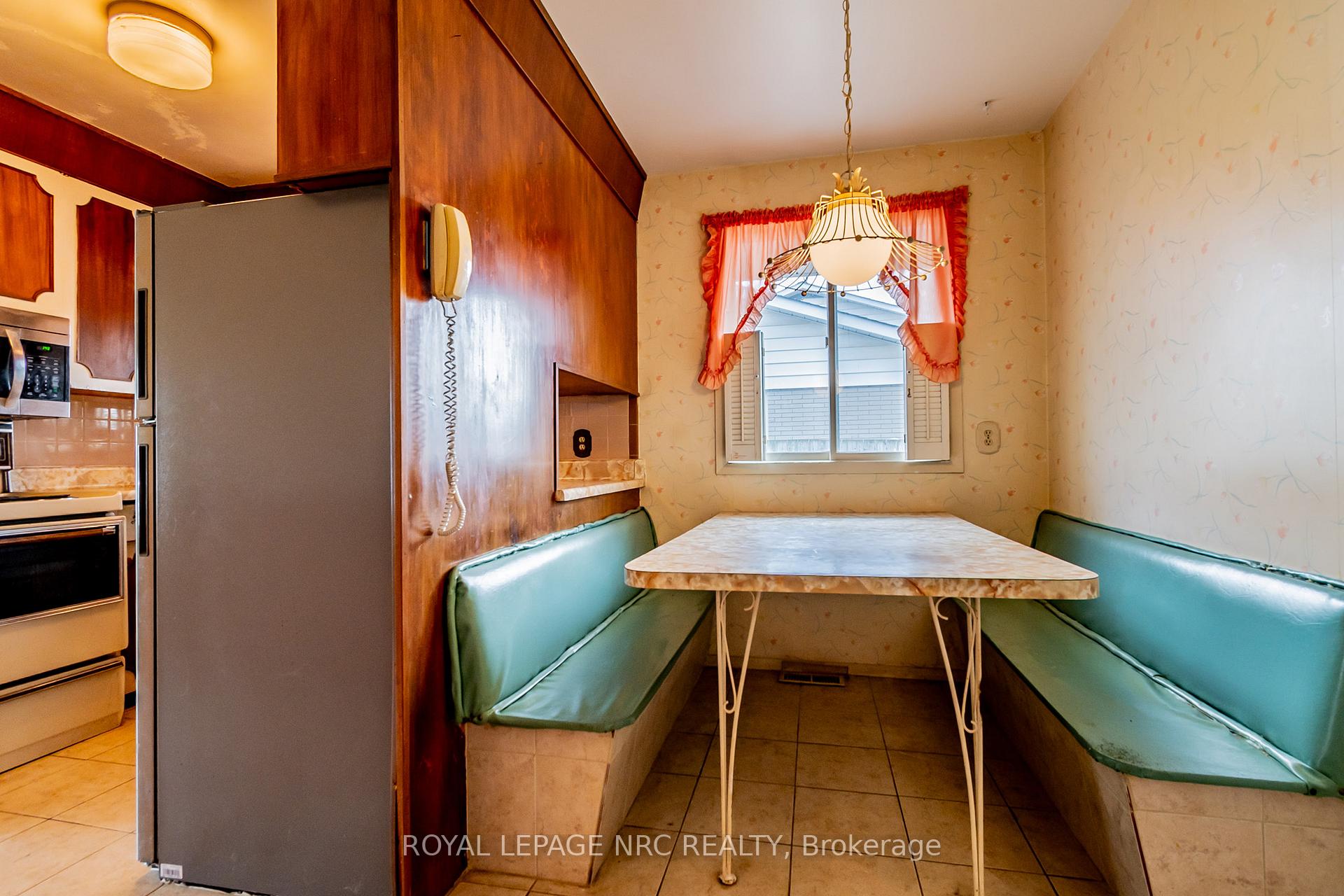 Photo 16 of 23 Gordon Place, St. Catharines, Vine/Linwell — HOMEH