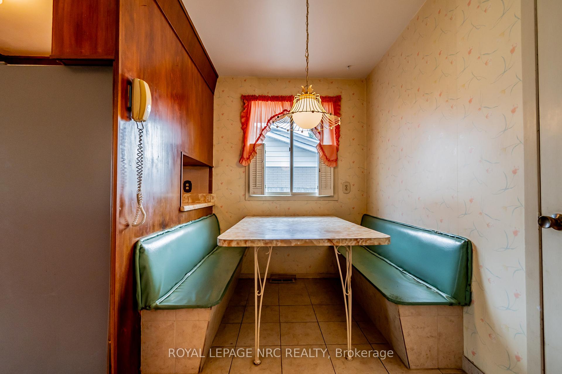 Photo 17 of 23 Gordon Place, St. Catharines, Vine/Linwell — HOMEH