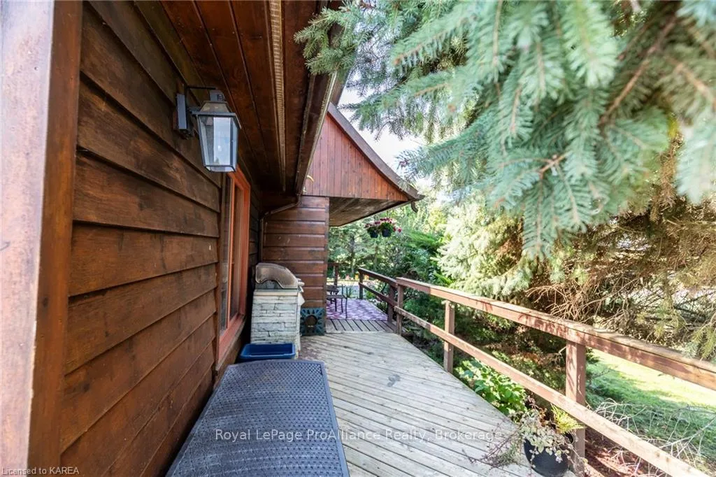 Photo 4 of 275 Carpenters Point Road, Frontenac Islands, The Islands — HOMEH