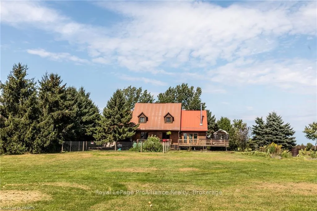 Photo 11 of 275 Carpenters Point Road, Frontenac Islands, The Islands — HOMEH