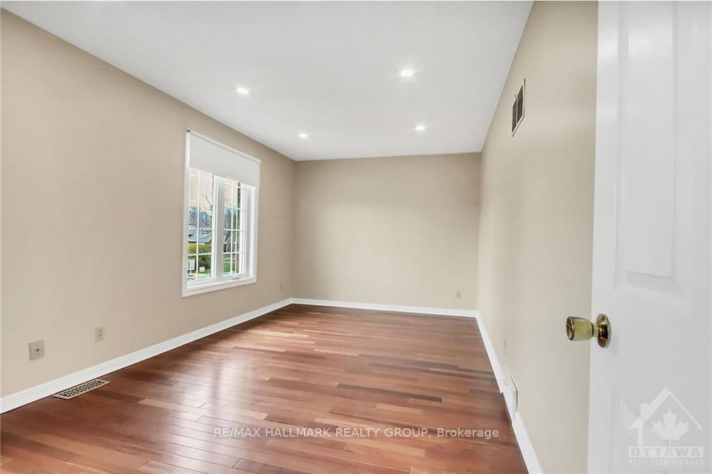 Photo 23 of 55 Fifeshire Crescent, Ottawa, Pineglen/Country Place — HOMEH