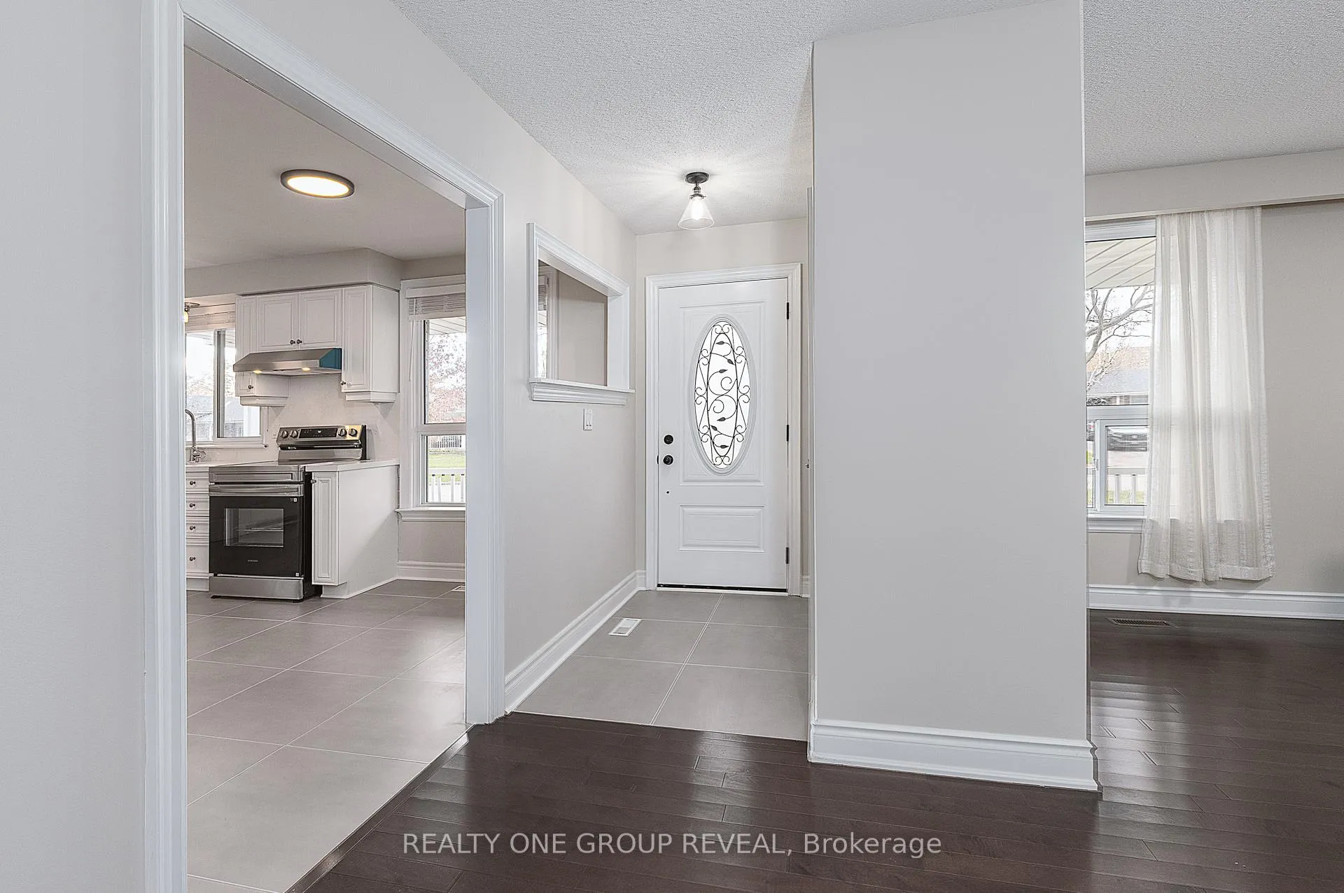 Photo 2 of 14 Taylor Road, Ajax, South East — HOMEH