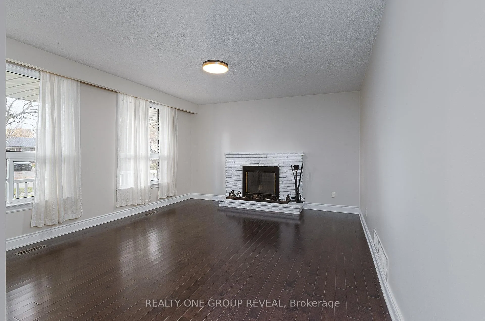 Photo 4 of 14 Taylor Road, Ajax, South East — HOMEH