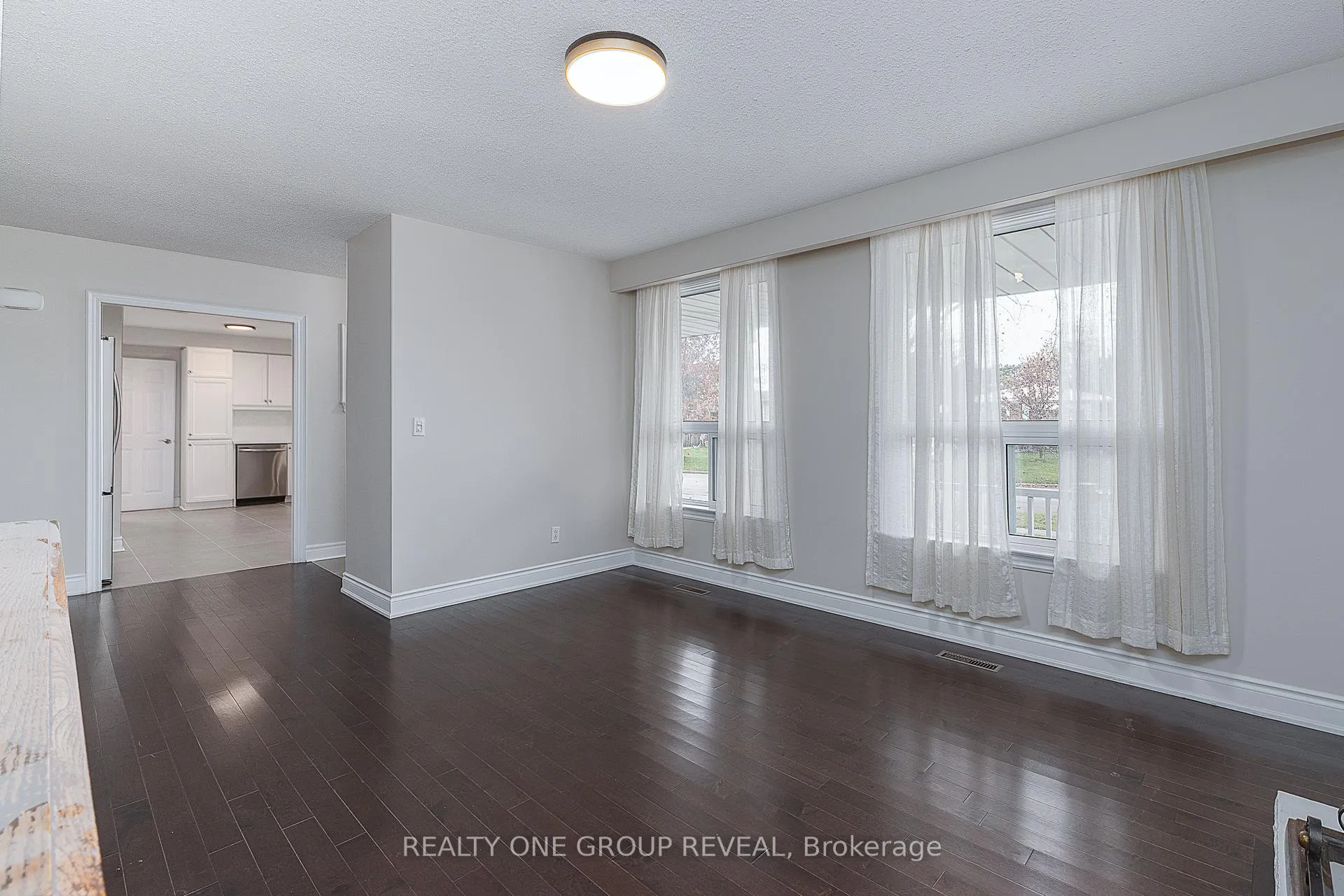 Photo 5 of 14 Taylor Road, Ajax, South East — HOMEH