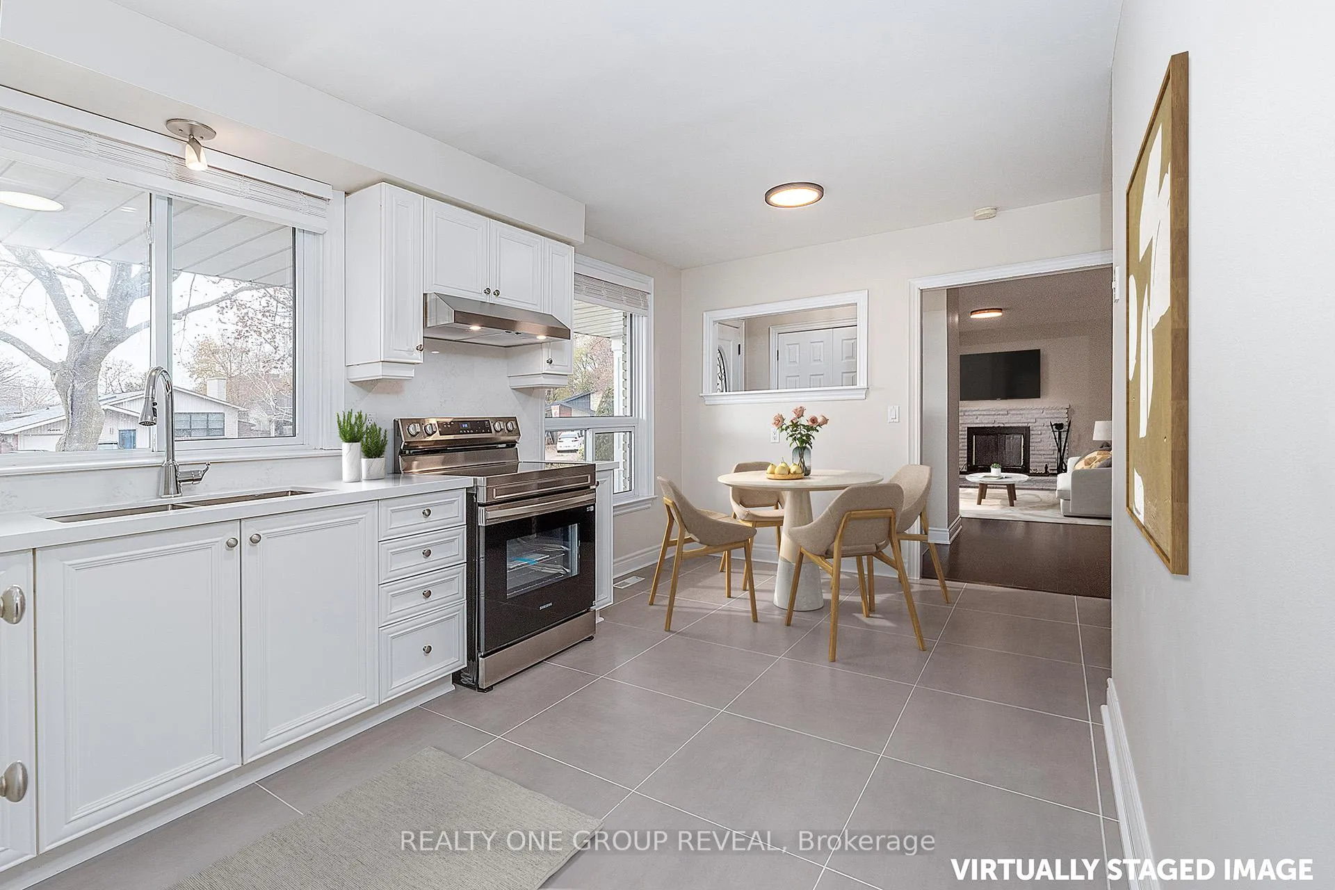 Photo 7 of 14 Taylor Road, Ajax, South East — HOMEH