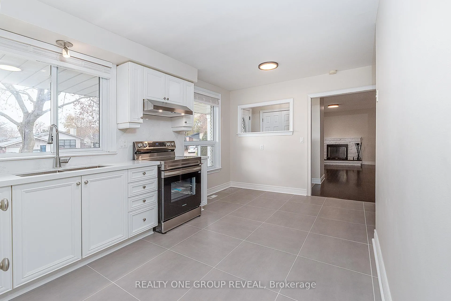Photo 8 of 14 Taylor Road, Ajax, South East — HOMEH