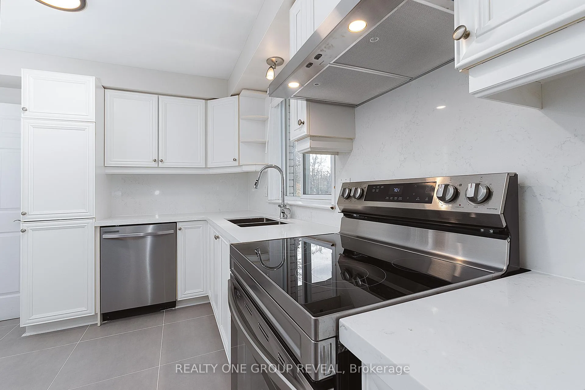 Photo 9 of 14 Taylor Road, Ajax, South East — HOMEH