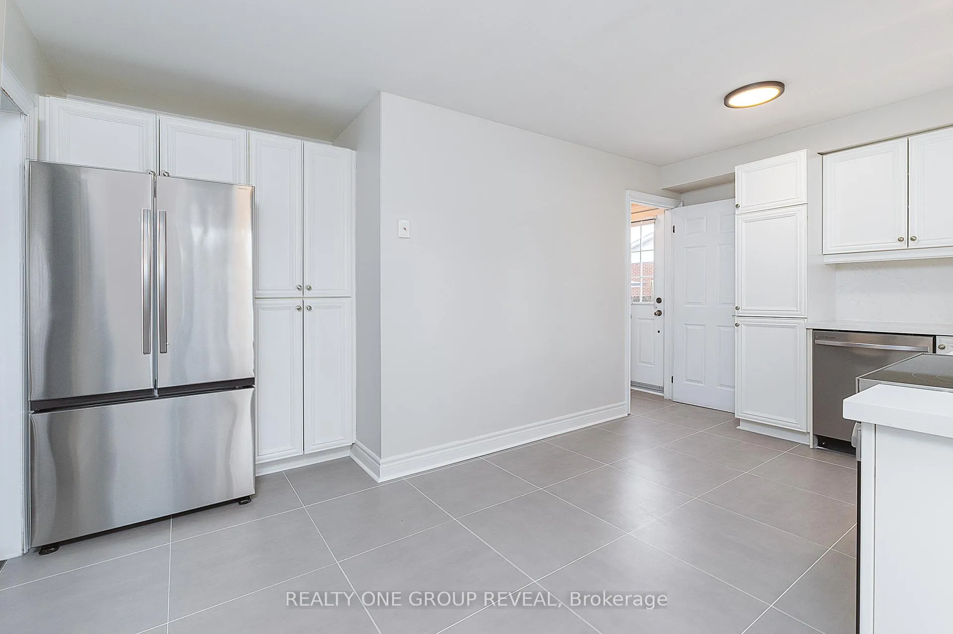 Photo 10 of 14 Taylor Road, Ajax, South East — HOMEH