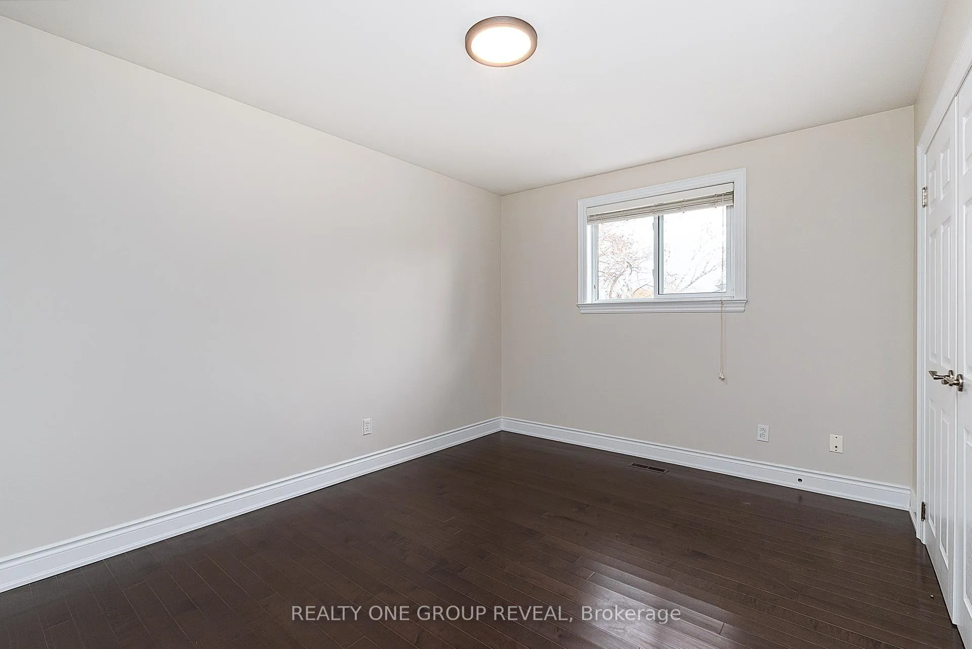 Photo 13 of 14 Taylor Road, Ajax, South East — HOMEH