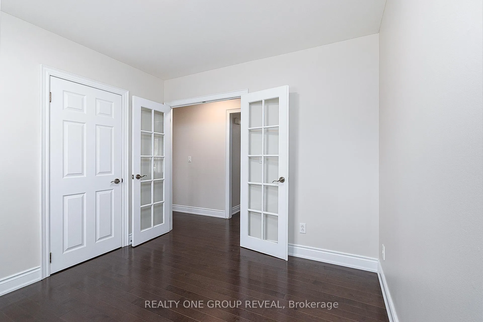 Photo 15 of 14 Taylor Road, Ajax, South East — HOMEH