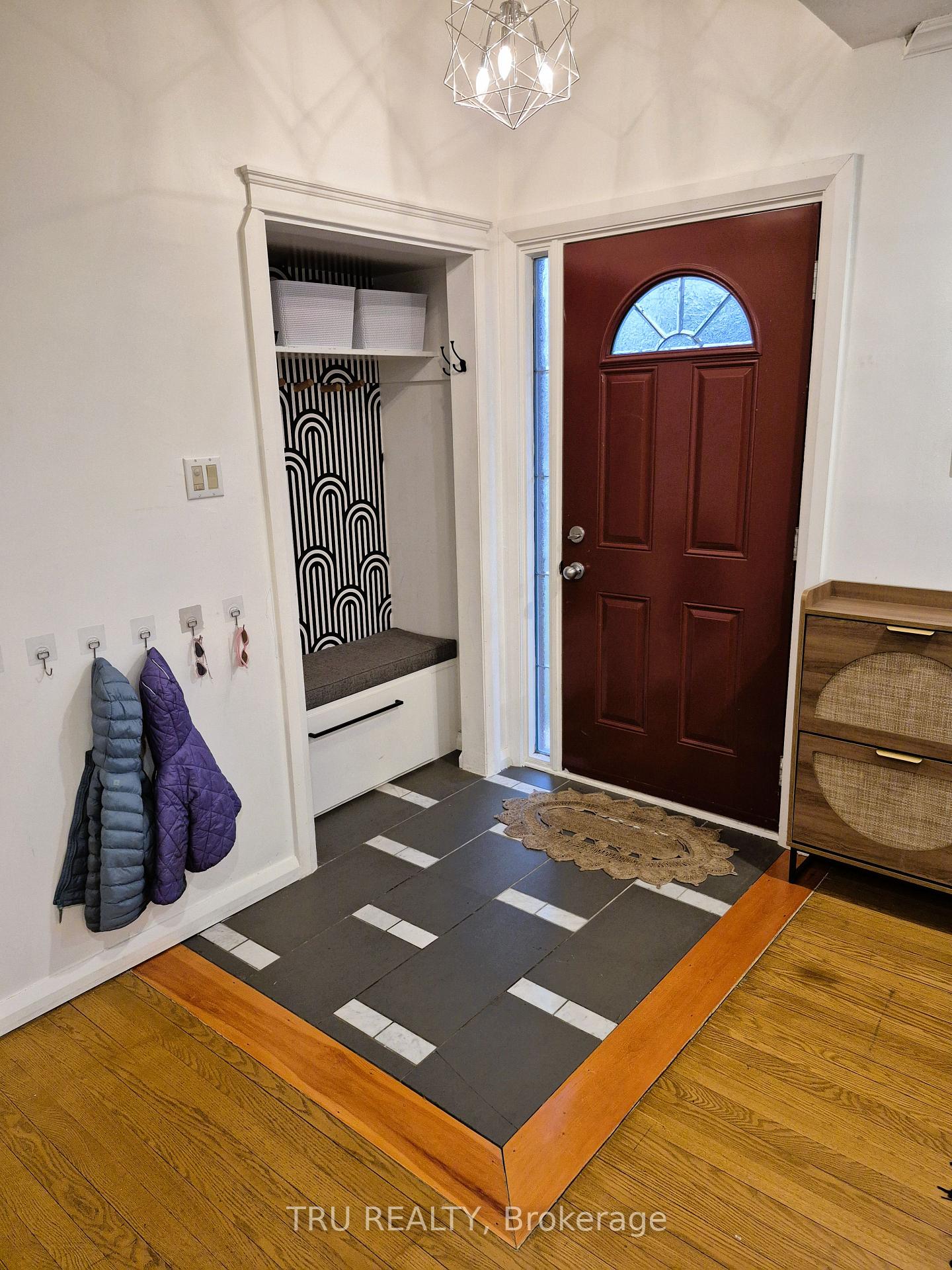 Photo 3 of 48 Crystal Beach Drive, Ottawa, Crystal Beach — HOMEH