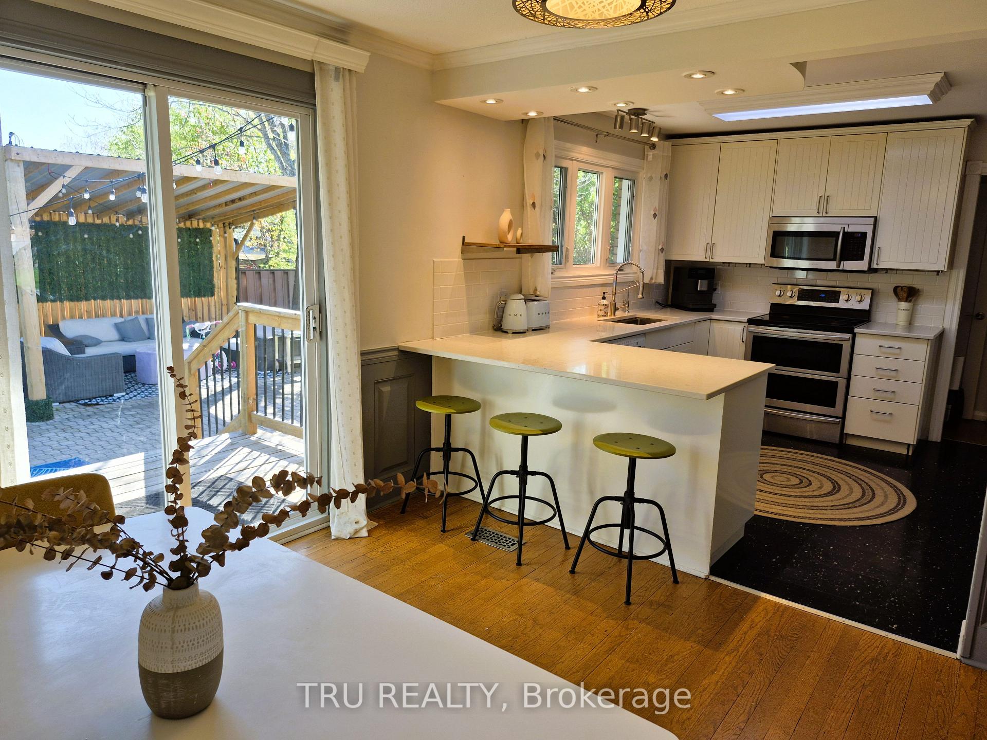 Photo 9 of 48 Crystal Beach Drive, Ottawa, Crystal Beach — HOMEH