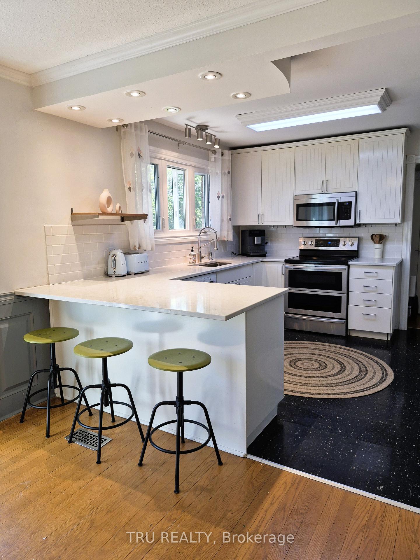 Photo 14 of 48 Crystal Beach Drive, Ottawa, Crystal Beach — HOMEH
